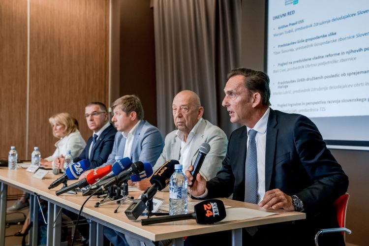 novinarska-konferenca, delodajalci