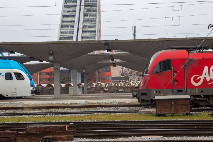 vlak, železniška postaja ljubljana