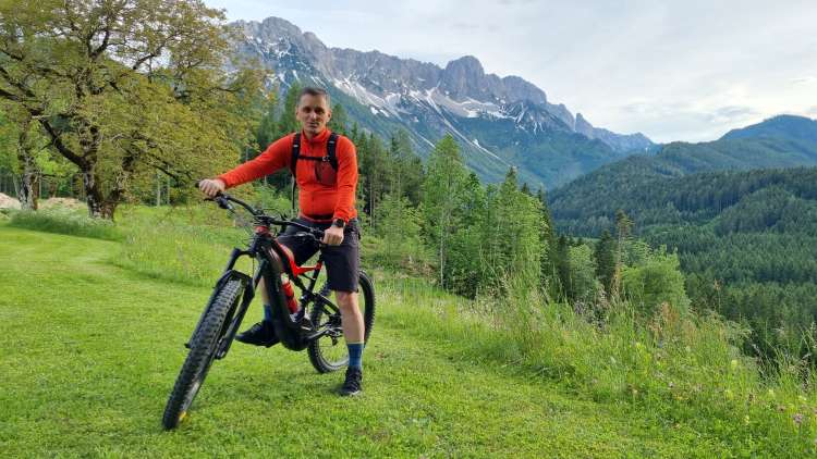 Andrej Saje dopustuje v hribih, kjer najraje kolesari.