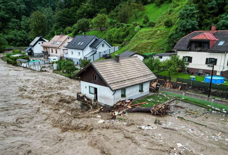 ravne na koroskem poplave bobo