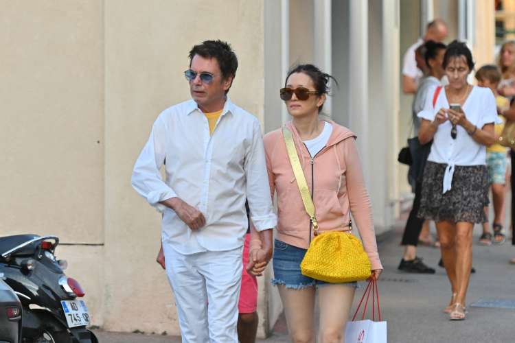 Z aktualno ženo, igralko Li Gong, pred nekaj tedni v St. Tropezu.