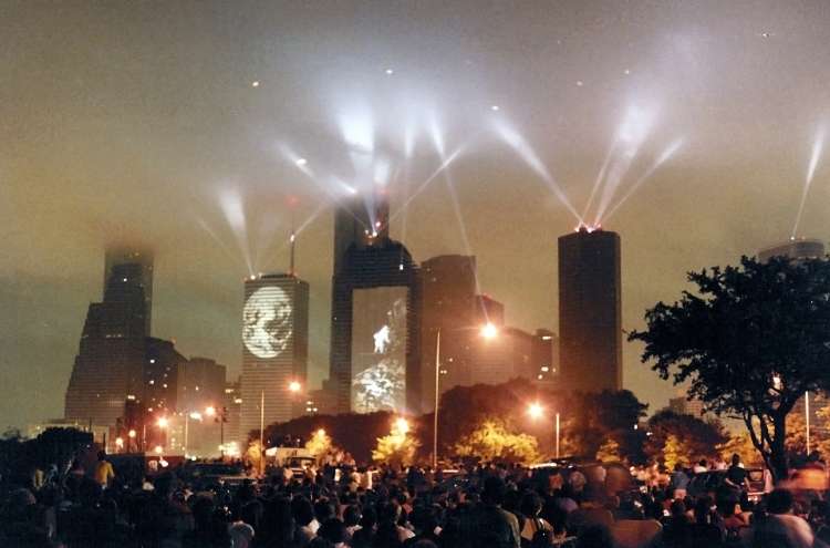 Spektakel v Houstonu 1986, kmalu po nesreči raketoplana Challenger.