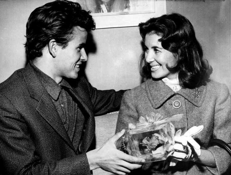 Svojo ženi Myriam Bru je spoznal na snemanju filma Vstajenje leta 1958.