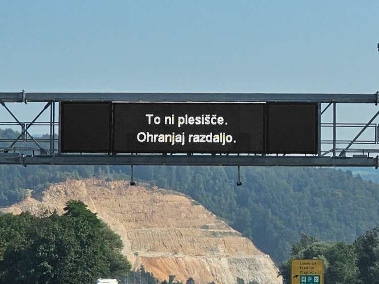 Opozorilna tabla