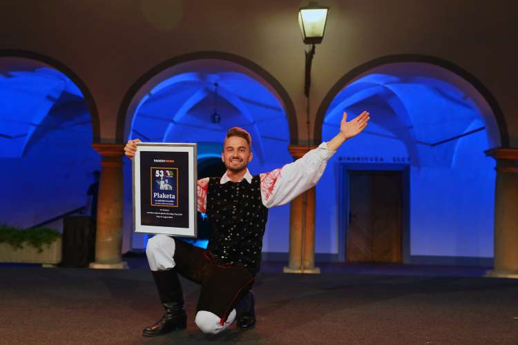 Alen Krajnc je prejel nagrado za najboljše besedilo na 53. Festivalu Ptuj.