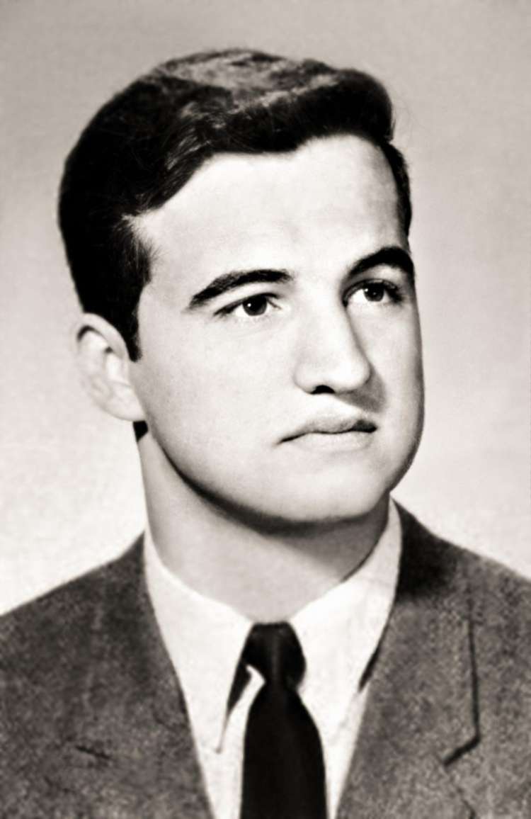 John Belushi v zadnjem letniku srednje šole 1967.