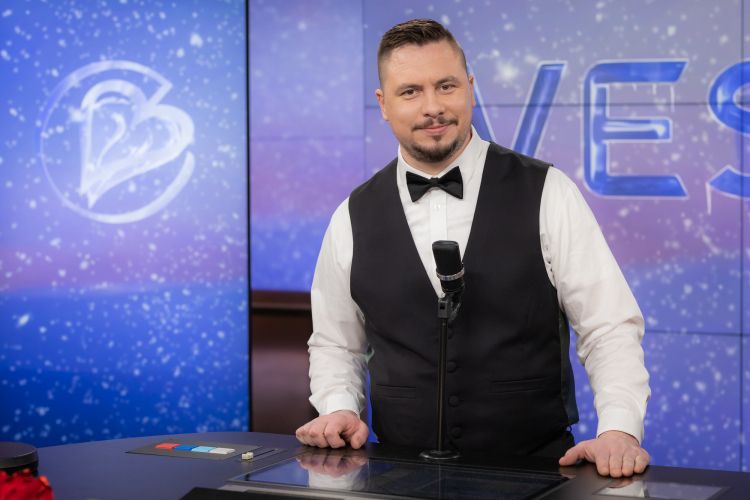 Nejc je tudi glasbenik in dober poznavalec zgodovine. In kavo iz kavomata tudi obvlada.