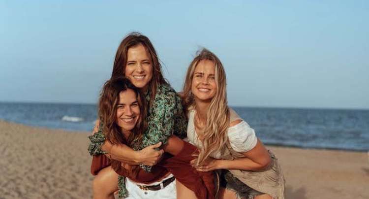 Nina, Katja in Elvira so 30 let prijateljstva praznovale na Siciliji