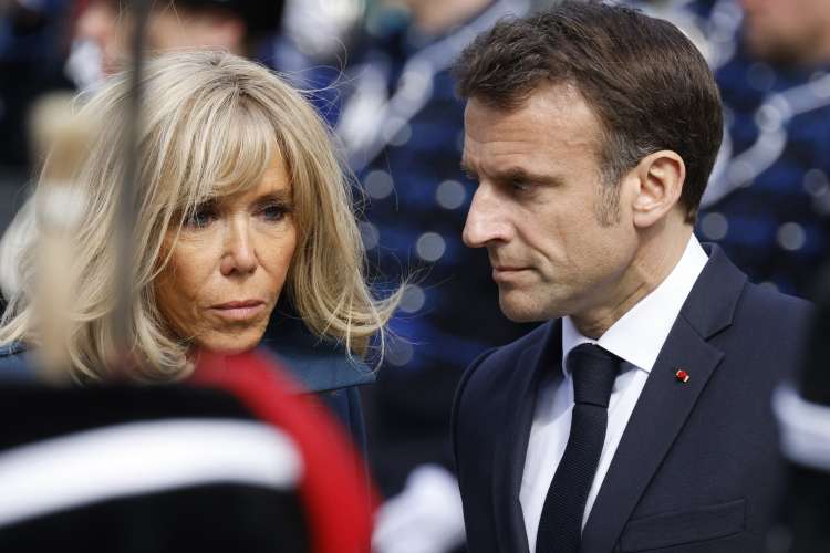 Par se je poročil leta 2007, Emmanuel pa je bil izvoljen za predsednika Francije pri starosti 39 let