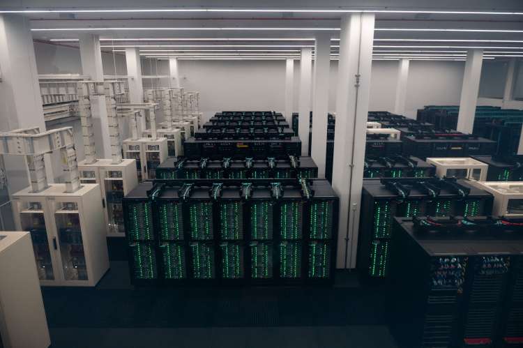 Ta vrhunski superračunalnik, ki ga poganja trajnostna energija, združuje zeleno tehnologijo in napre