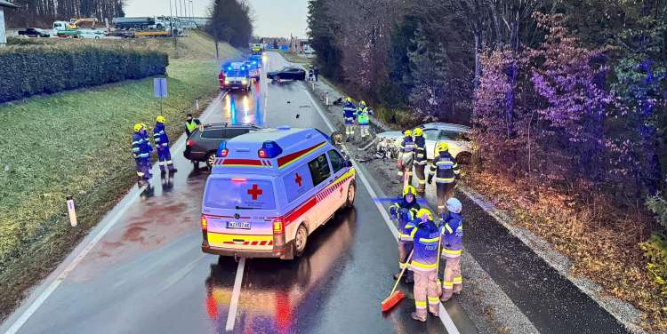 Posledice včerajšnje nesreče v Pischelsdorfu.