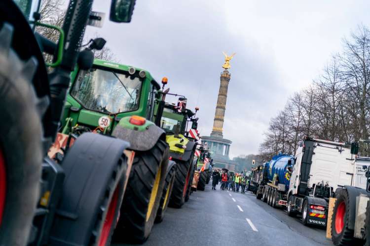 kmeti, berlin, protest