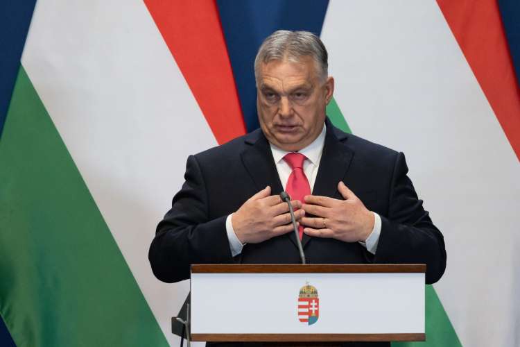 Viktor Orban, borec za osvoboditev Madžarske izpod sovjetskega jarma, ki že leta koleno upogiba ruskemu jarmu.