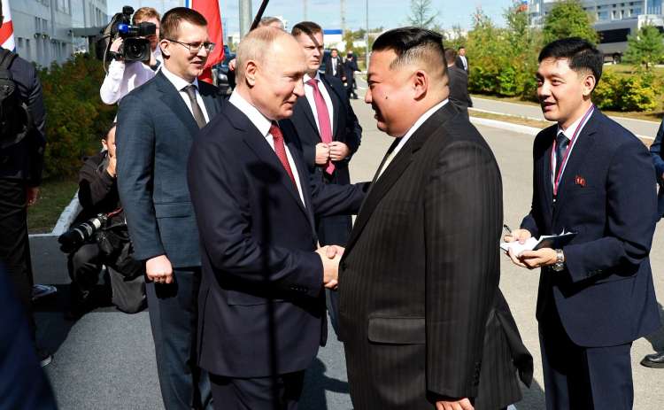 Kim na obisku pri Putinu v Rusiji septembra lani.