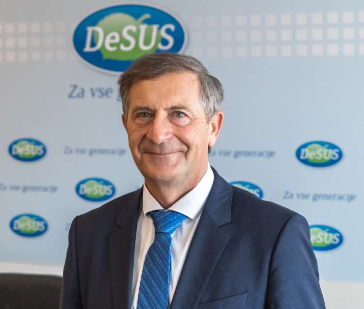 Karl Erjavec (na fotografiji) je bil od leta 2005 predsednik DeSUS, na tem položaju pa preživel do leta 2020. Takrat ga je zamenjala Aleksandra Pivec.