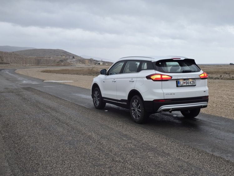 Geely Atlas Pro 1.5 TD 48V EMS 4WD Flagship_002