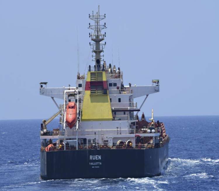 Ladja MV Ruen je bila od decembra v rokah somalijskih piratov.