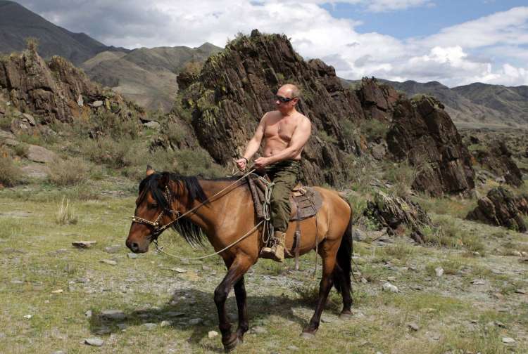 Putin je velemojster razkazovanja moškosti.