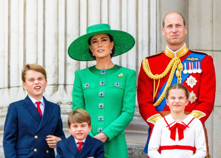 Kate Middleton in princ William z otroki ... Ko se bili črni oblaki še daleč stran ...