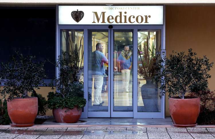 Vhod v izolski MC Medicor, največjo zasebno bolnišnico v državi.