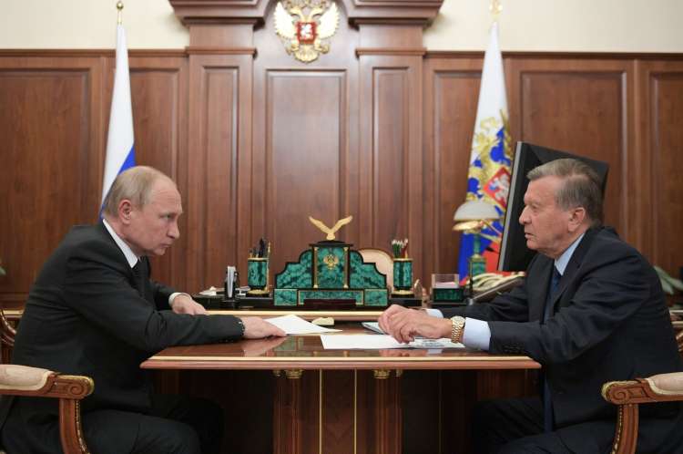 Vladimir Putin in Viktor Zubkov sta zavezniška še iz časov, ko sta oba službovala v Sankt Peterburgu.