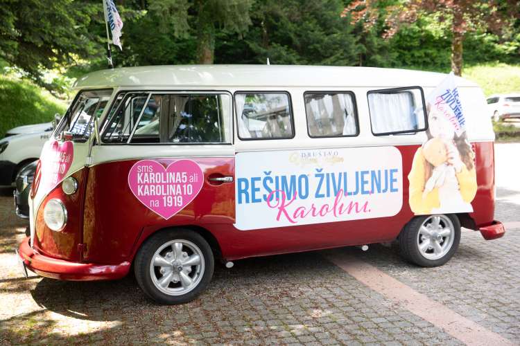 Dobrodelna akcija, Karolina, minibus