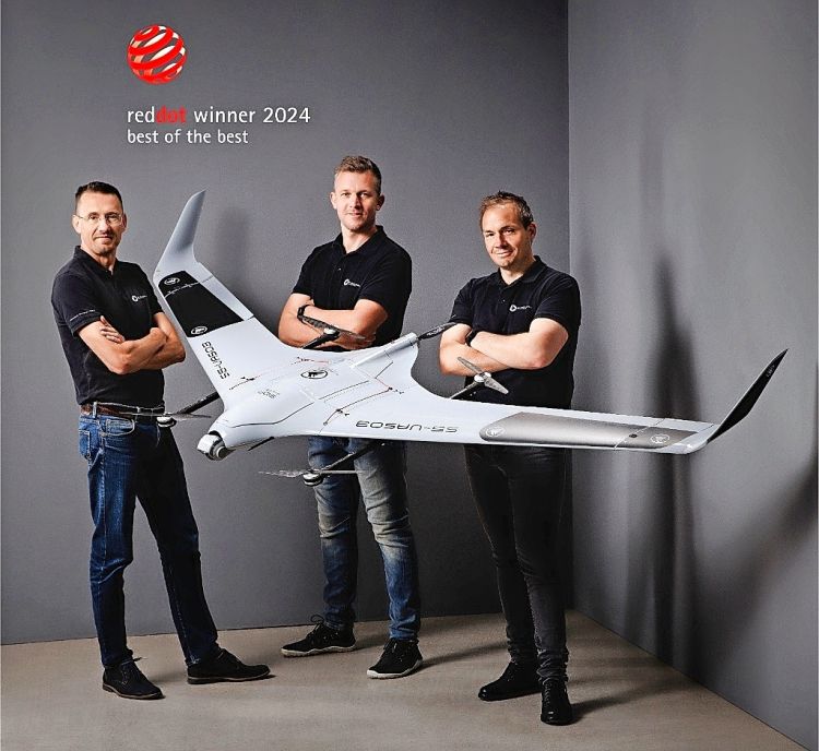 907471_c-astral_razvojna_ekipa