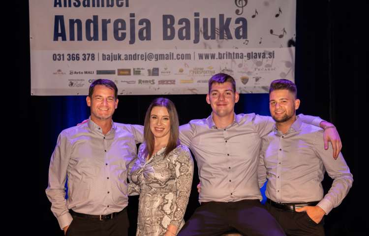 Člani Ansambla Andreja Bajuka so: Andrej Bajuk, Simon Bajuk, Nejc Prijanovič in pevka Ingrid Kralj Kukar.