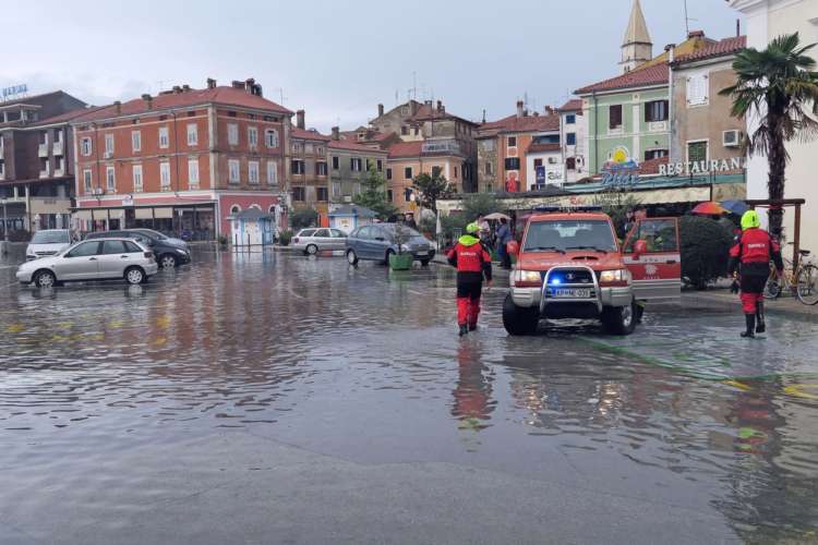 plima, izola, poplava,