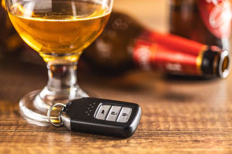 vino, pivo avtomobil, ključi