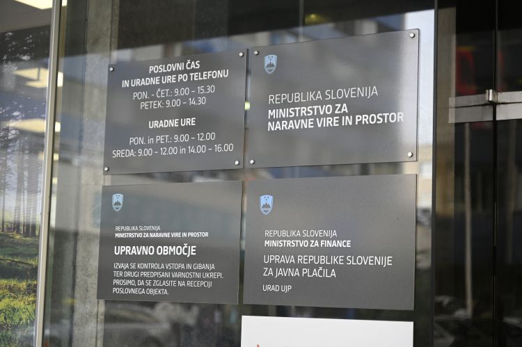 ministrstvo za naravne vire in prostor, MNVP, tabla