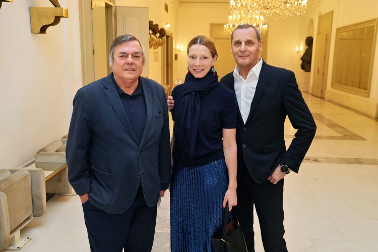 In ljubezen tudi, premiera 1