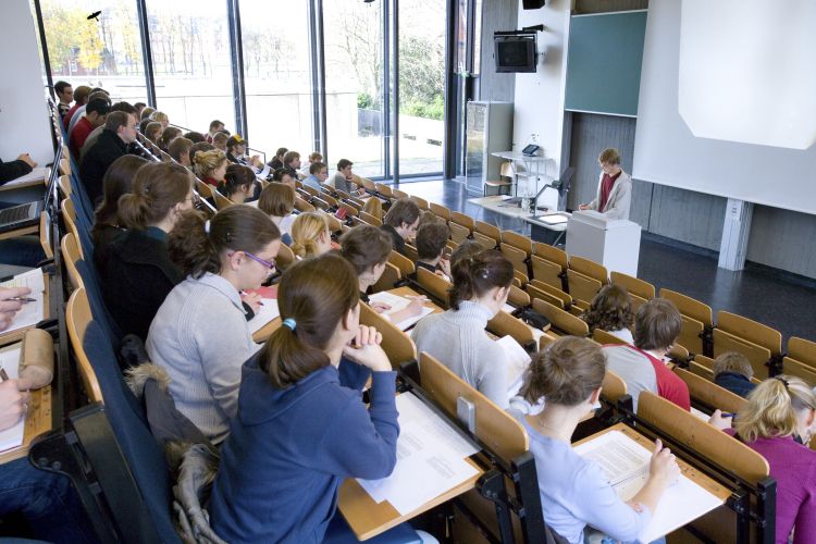 predavanje, profesor, študenti, predavalnica