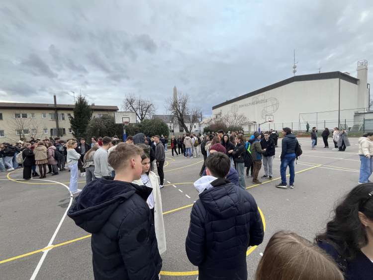 brezice, evakuacija, groznja-z-bombo