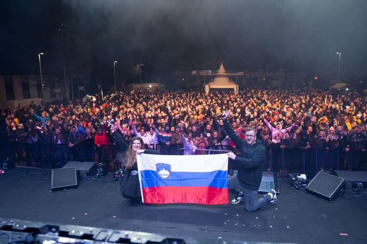 Dvojec Groove Coverage je bil nad občinstvom in energijo navdušen.