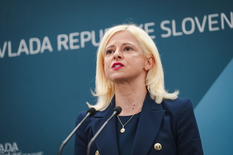 Ksenija Klampfer