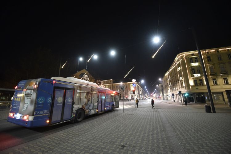Ljubljana, ponoči, ulica, javna razsvetljava