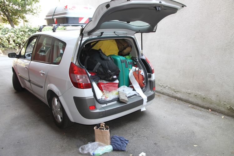 avto, počitnice, na poti, med vožnjo, prtljaga