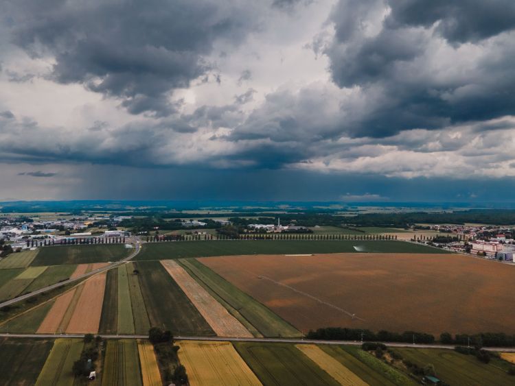 simbolična, dron, murska-sobota, polje, pšenica, oblaki, oblačno, nevihta, neurje, toča