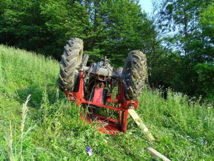 prevrnjen traktor arhiv dl