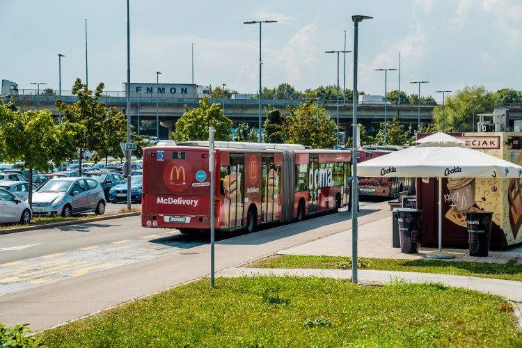 parkirišče, P+R, parkiranje, garaža, naselje