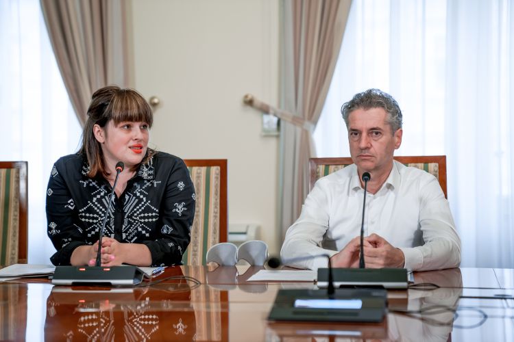 Nika Kovač, Robert Golob