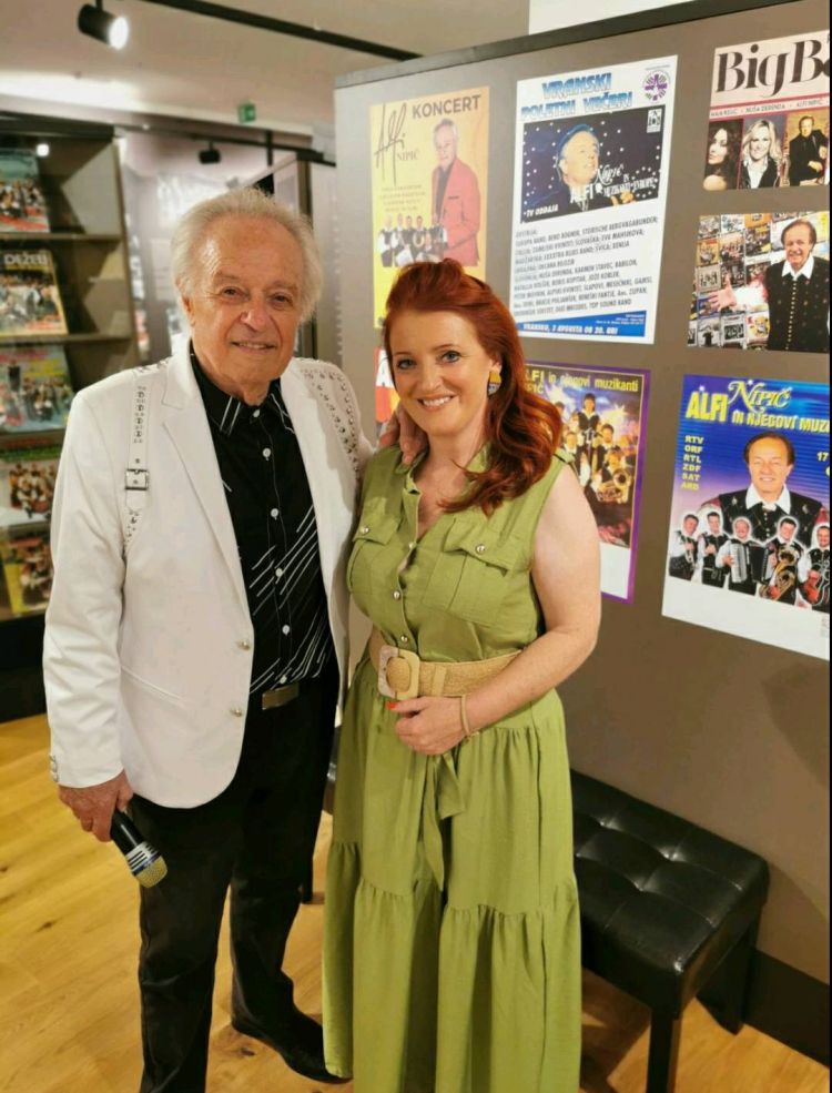 Obletnice muzeja se je udeležila tudi Veseljakinja, Janja Ulaga.