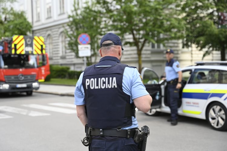 policija