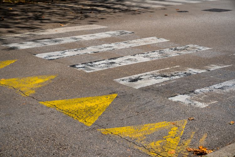 ležeči policaj, hitrostna ovira