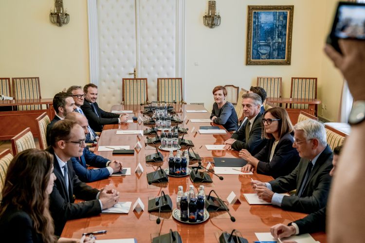 parlamentarni vrh sestanek strank