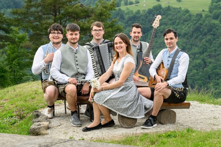 Ansambel Crklani predstavljajo novo pesem "Sanje otroštva"