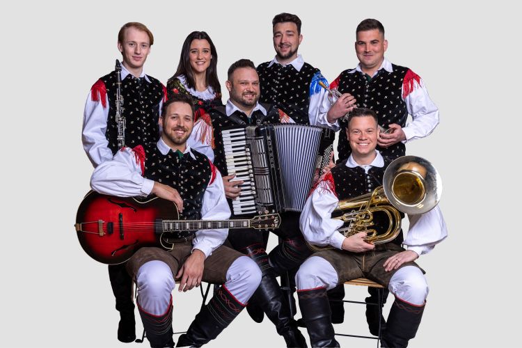 Vipavski kvintet predstavlja svojo prvo skladbo "Objeta"