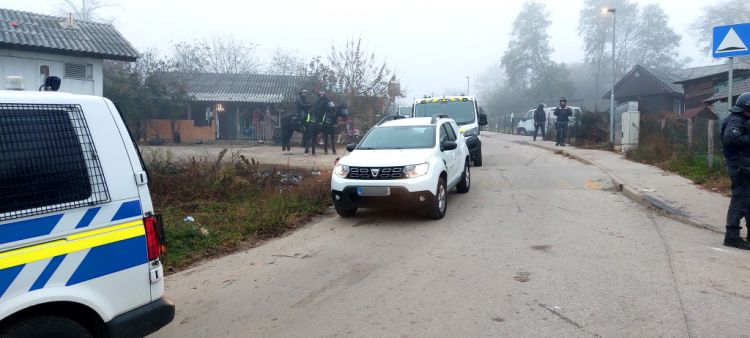 policisti-v-romskih-naseljih