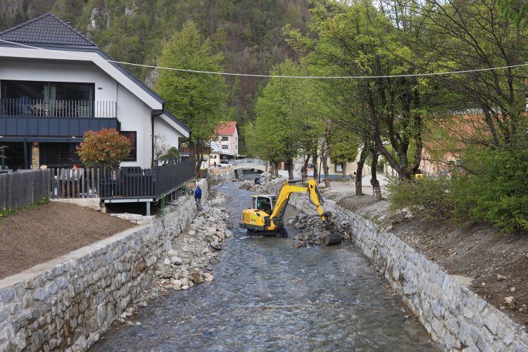 Črna, obnova, poplave, Andrej Petelinšek